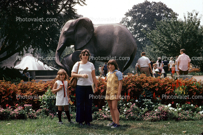 Elephant Sculpture, girls, mother