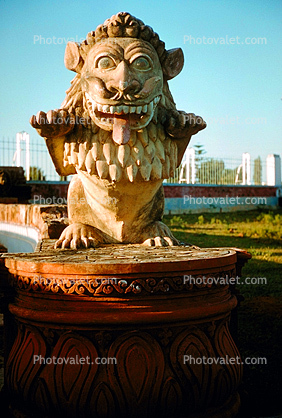 Dragon Face Statue, scary teeth, tongue, eyes, Xenomorph