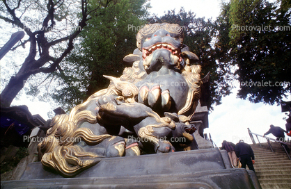 Dragon holds sentry, Narita Temple