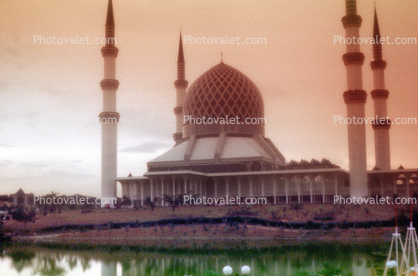 Sultan Salahuddin Abdul Aziz Mosque, Putrajaya, landmark