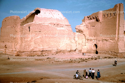 Taq-i Kisra, ancient ruins of Ctesiphon, famous landmark, Mesopotamia, 1950s