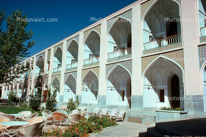 Esfahan, Building
