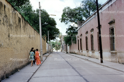 women walking, sidewalk, Street, buildings, wall