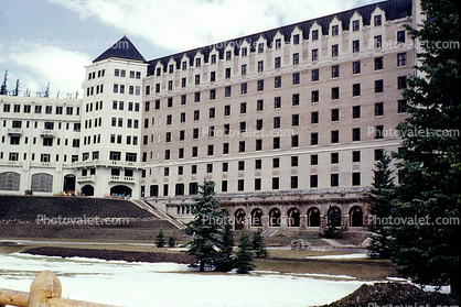 Chateau Lake Louise Hotel, building