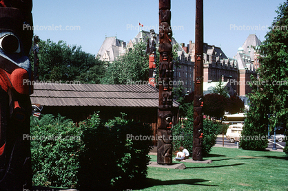 Totem Pole, Empress Hotel, Victoria