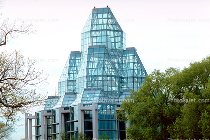 National Gallery of Canada, glass-encased building, landmark