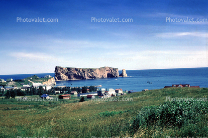 Perce Rock, Perc?, Gulf of Saint Lawrence, Gasp? Peninsula, Quebec, Town, Village, Highway, Landmark