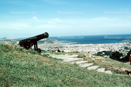 Cannon, steps, city, Mount Victoria, Wellington