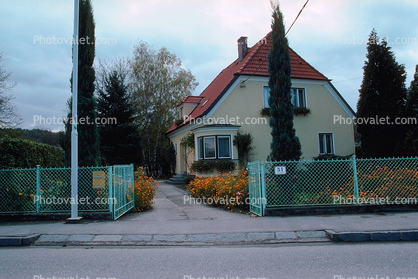 fence, driveway, flowers, house, home, Building, domestic, domicile, residency, housing, Vienna