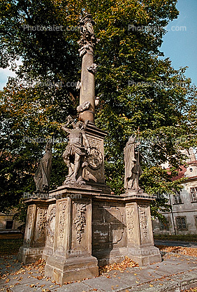Statue, Doksany, Kostel A Krypta