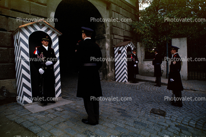 Marching Soldiers, Changing of the Guard, Guardhouse, cobblestone
