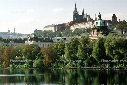 Vltava River, skyline, Prague Castle, Shoreline