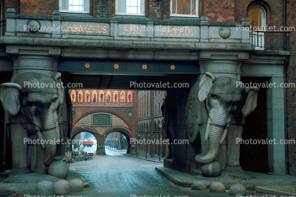 Elephant Gate, entrance to the Carlsberg, Copenhagen, Laboremus Pro Patria