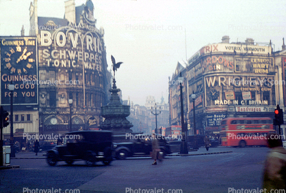 Piccadilly Circus, landmark, Cars, Doubledecker Bus, Wrigley's, 1940s