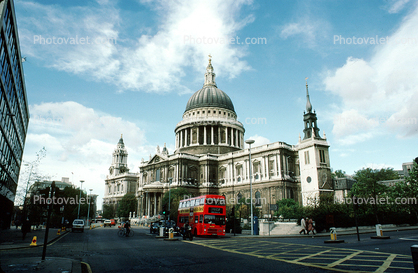 Saint Pauls Cathedral, landmark, Bus