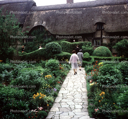 Anne Hathaway's Cottage, Grass Thatched Roof, garden, House, Home, building, Stratford-upon-Avon, England