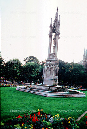 Square Jean XXIII, Garden, Flowers, statue, Fountain of the Virgin