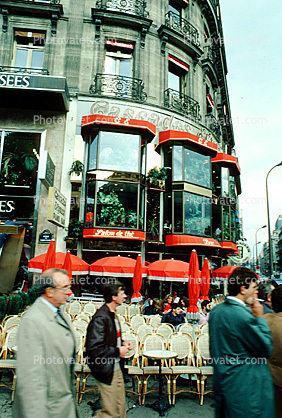 Champs Elysees, Corner Cafe