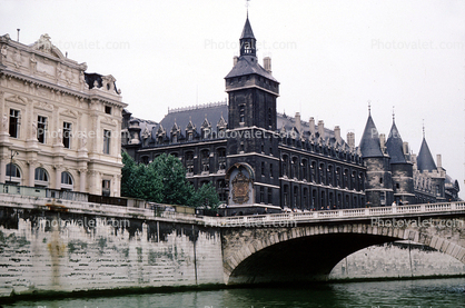 River Seine, buildings