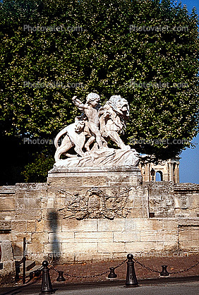 Place de la Com?die, Statue, Lion, Boy