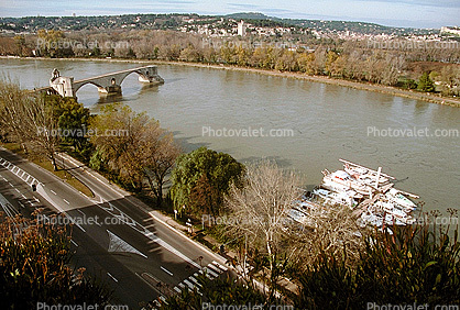 Pont Saint-B?nezet Bridge, Pont d'Avignon, Rhone River, Avignon