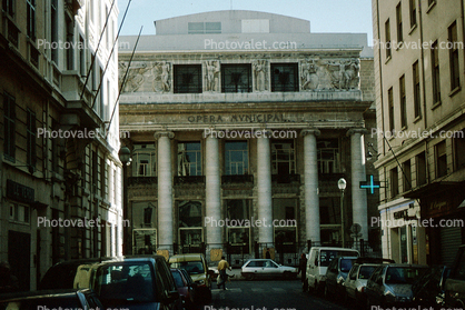 Municipal Opera House, Building, Columns