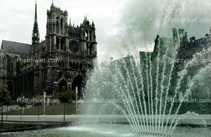 Water Fountain, aquatics, Spray, Cathedral Basilica of Our Lady of Amiens
