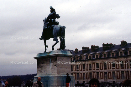 Statue, December 1985