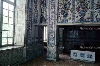 Kitchen of the Amalienburg, the walls are decorated with brightly colored Dutch tiles, Nymphenburg Castle, Schlo? Nymphenberg, Munich