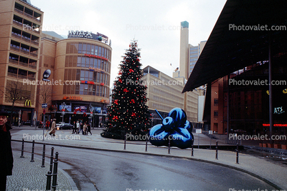 Christmas Tree, ribbon, buildings, street, Berlin