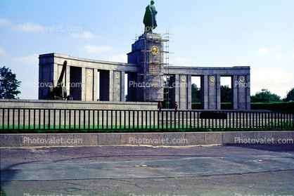 Soviet War Memorial, (Tiergarten), sculpture, statue, Berlin