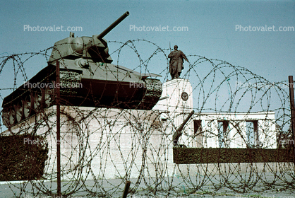 T-34 tank, Barbed Wire, Soviet War Memorial, sculpture, statue, (Tiergarten), Berlin