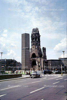 Kaiser Wilhelm Ged?chtniskirche, Memorial Church, Ruins, Berlin, cars, 1950s