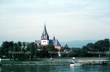 Church, Cathedral, north of Mainz, Rhine River, (Rhein)