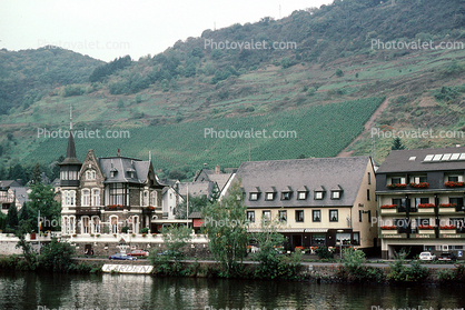 buildings, hills, mountains, homes, houses, village, town, Mosel River