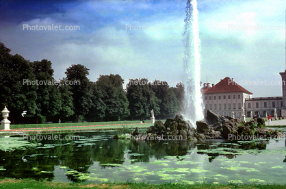 Water Fountain, lake, pond, gardens, aquatics, Nymphenburg Castle, Schlo? Nymphenberg, Munich, June 1979