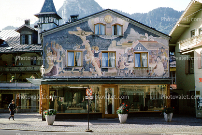 L?ftlmalerei, Christ, Cross, Home, House, Painting, Fairytale, Crucifix, Wall Art, Oberammergau, Bavaria, Garmisch-Partenkirchen, Luftlmalerei, wall-painting, September 1970