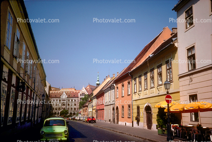 Buildings, Homes, Houses, one-way street, cars, Budapest