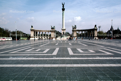 Heroe's square, Hos?k tere, Millennium Memorial, statue complex, colonnades, famous landmark, Budapest