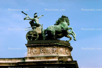 Chariot, Horses, Biga, Statue, Budapest, Pedestal, Millennium Monument