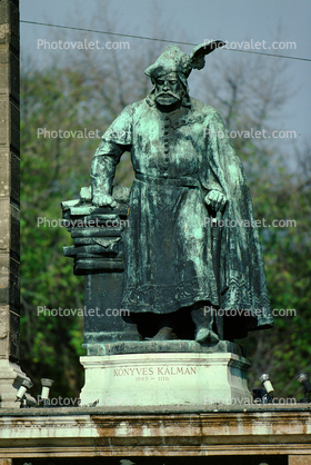 Konyves Kalman, Books, man, beard, pedestal, Bronze Statue, Millennium Monument, Heroes Square, Budapest