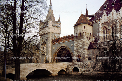 Vajdahunyad Castle, Building, Bridge, Moat, Budapest