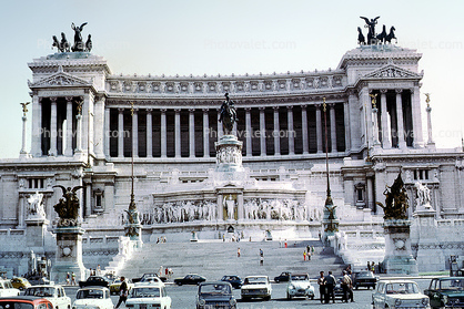 Vittoriano, Monument constructed to honour King Vittorio Emanuele 2, The Monument of Victor Emmanuel II, famous landmark