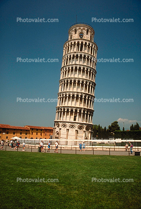 Tourists at the Leaning Tower of Pisa