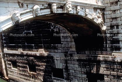 Bridge of Sighs detail, The faces in the Arch