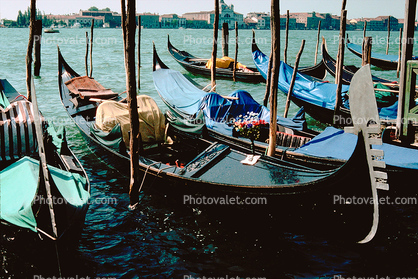 Iron Bow, Gondola, Waterway, Canal, Venice