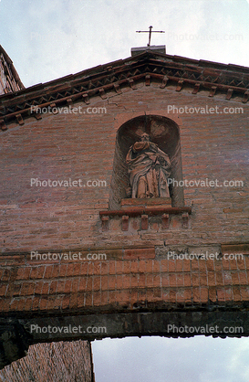 Statue, cross, brick, San Vigilio