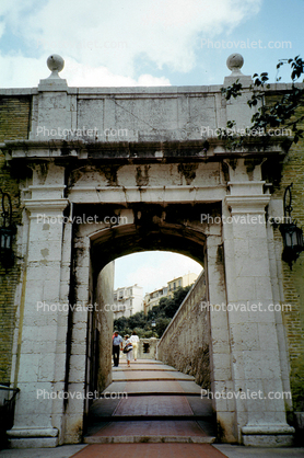 Entry, entryway, gateway