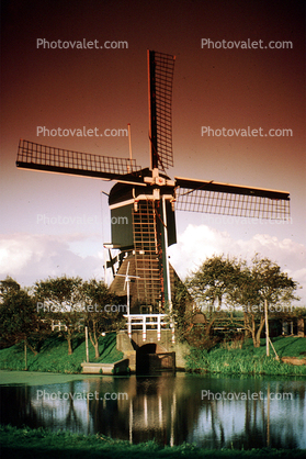 Windmill, 1985