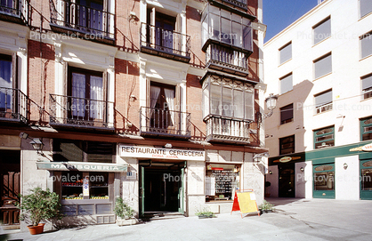 Restaurante Ceveceria, building, shops, balcony